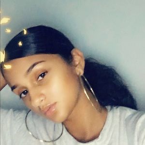 Meet your Posher, Evelyn